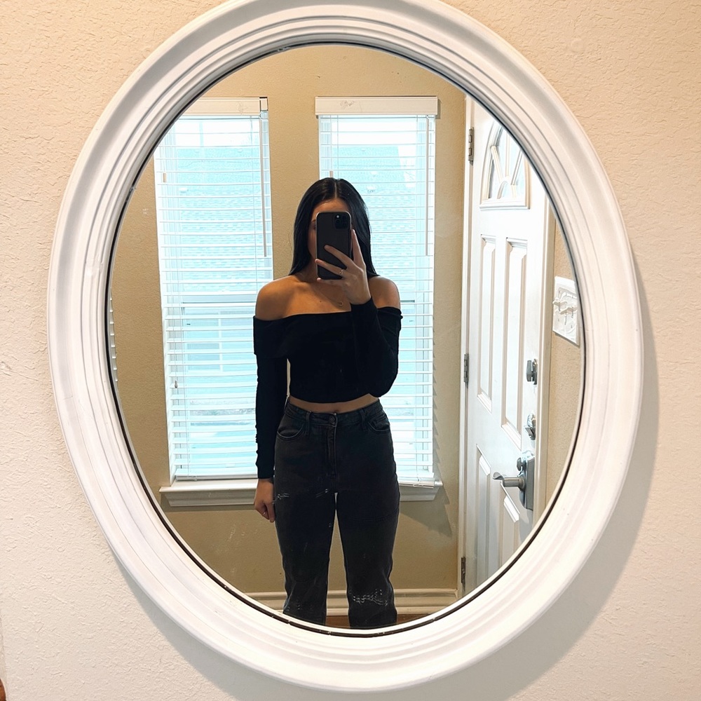 Off the shoulder black cropped shirt